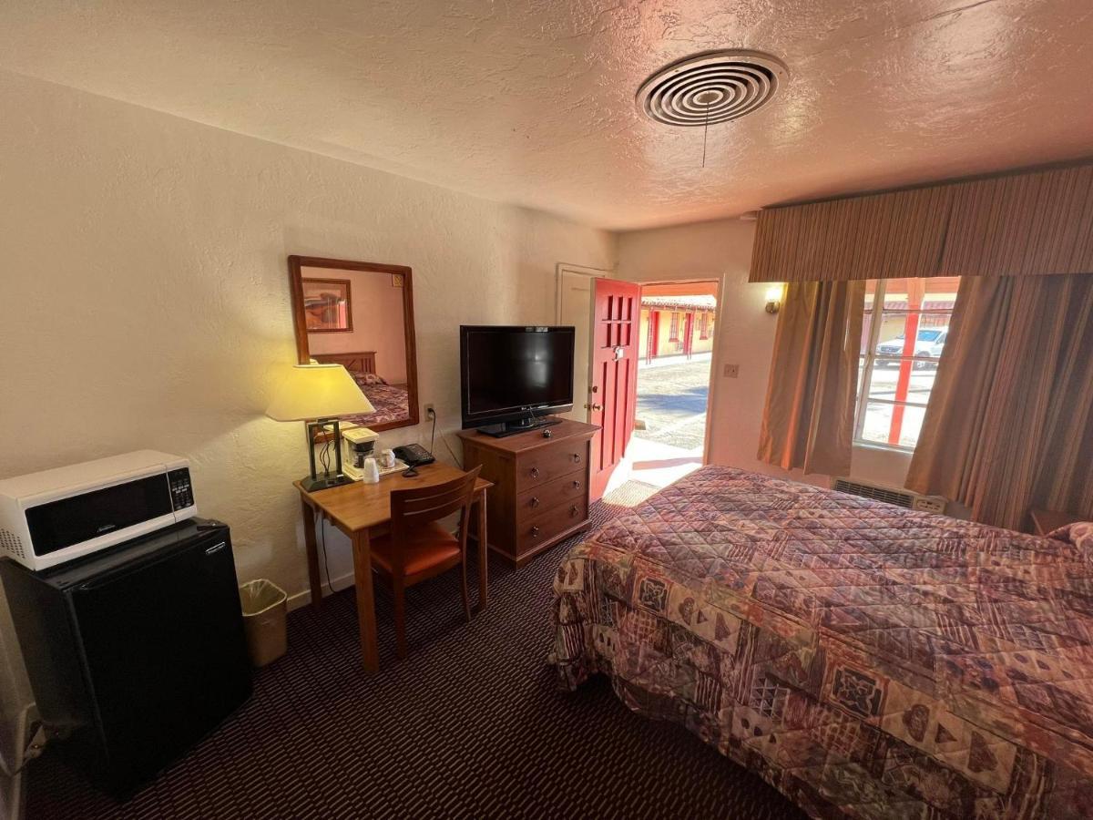 Quail Inn Motel Тусон Экстерьер фото